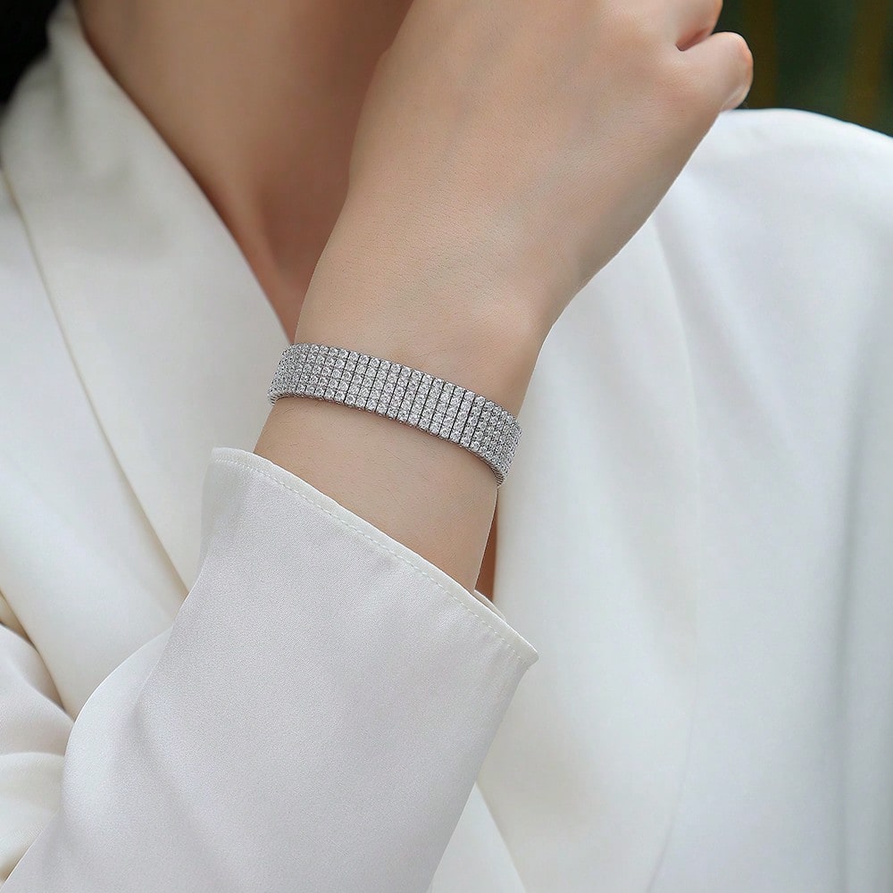 LEGAZE Crystal Luxe Bracelet – Women's Elegant Rhinestone Cuff